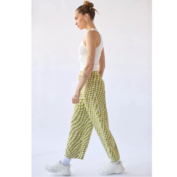 Urban Outfitters Olympia Print Pant Size Medium - Picture 3 of 8